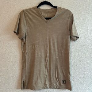 Men’s Under Armour V-Neck Shirt